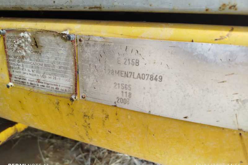 OmecoHub - Immagine NEW HOLLAND E215B